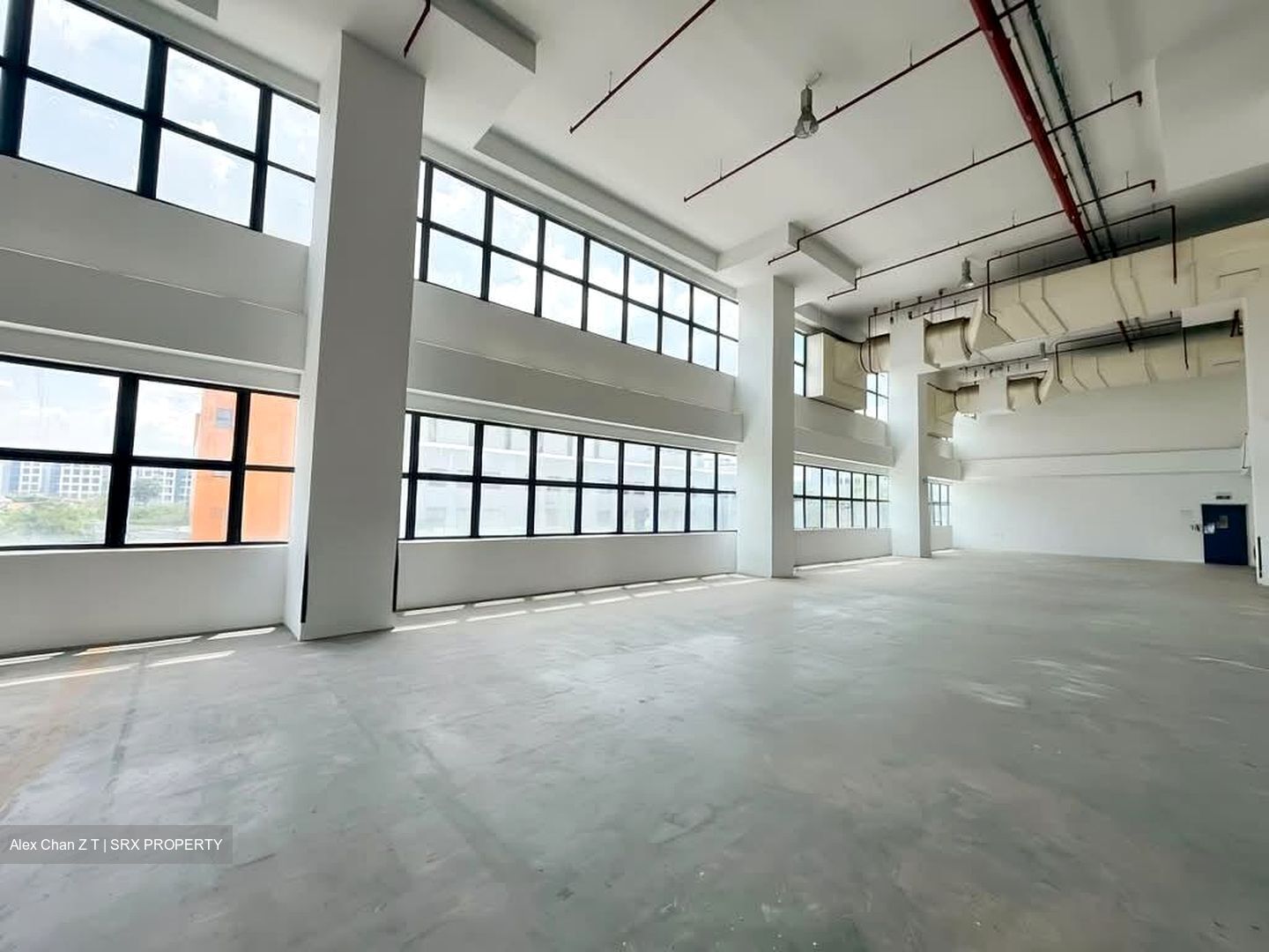 Expo MRT (D16), Warehouse #578704281